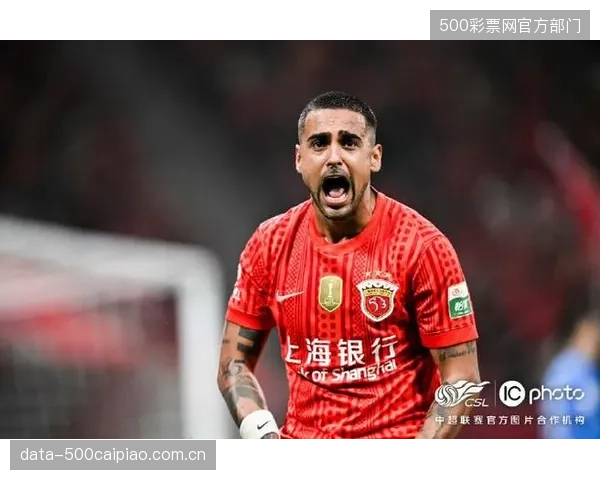 海港队延续高位压迫战术,穆斯卡特体系下球队攻防转换节奏快。 海港队延续高位压迫战术,穆斯卡特体系下球队攻防转换节奏快。